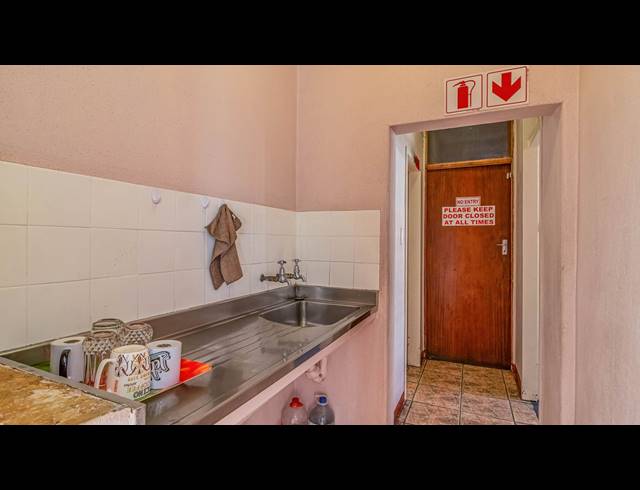 1,963M² FACTORY FOR SALE IN BOOYSENS
